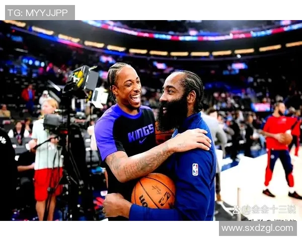 德罗赞最新照片曝光展现运动员风采与个人魅力引发粉丝热议