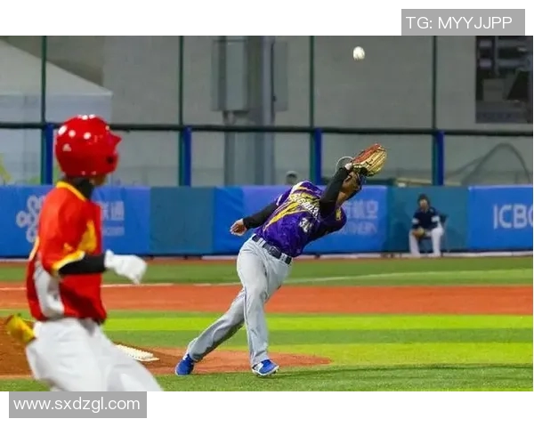 省港杯激战在即香港队迎战广东队争夺荣耀之战